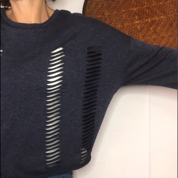 🗣Cute distressed box cut sweater - Picture 3 of 7